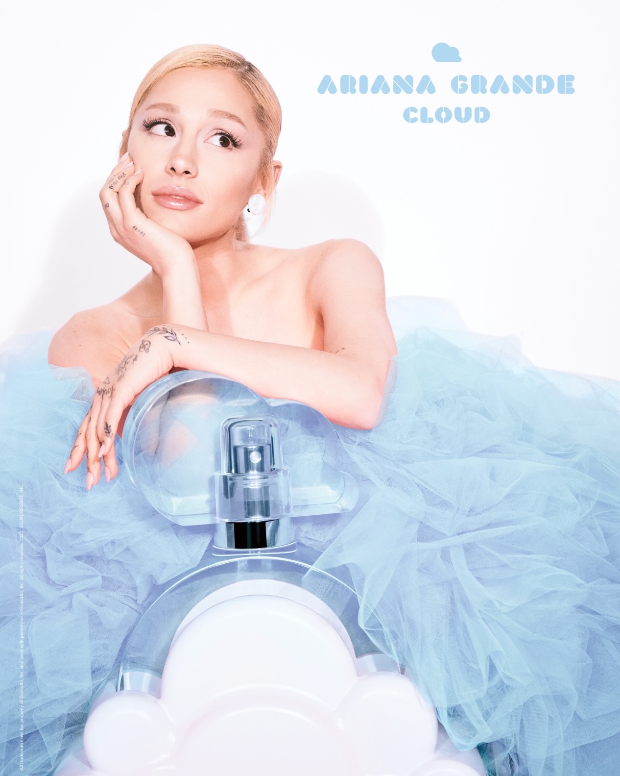 Ariana Grandenin Ödüllü Parfümü Cloud Boynerde
