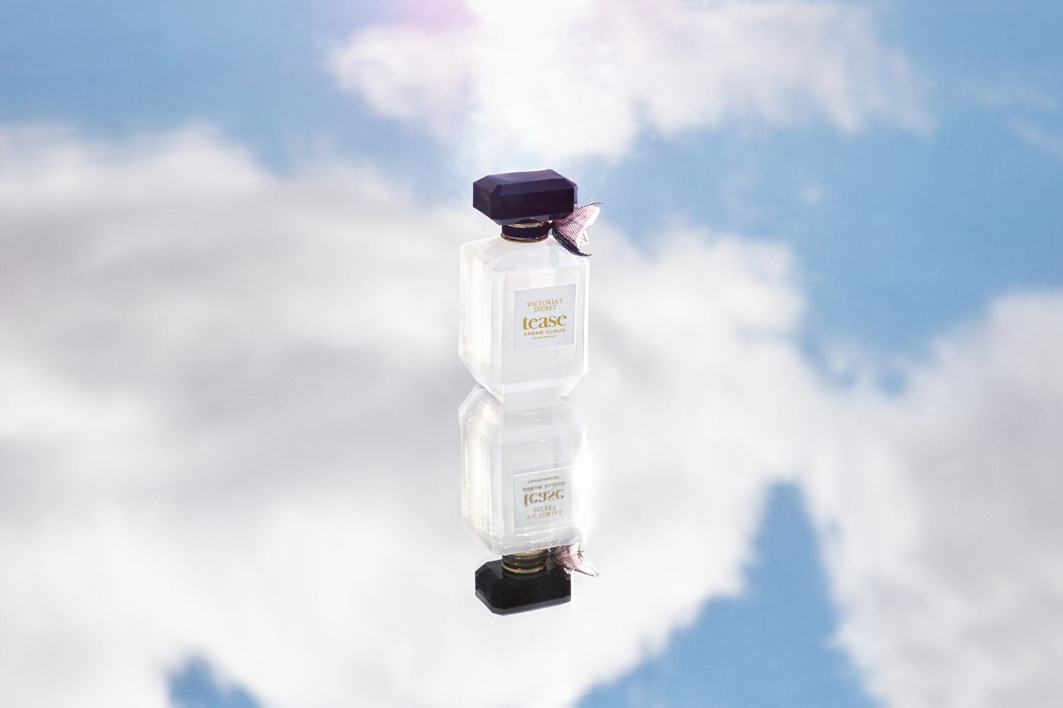  VICTORIA’S SECRET’IN TEASE AİLESİNDEN YEPYENİ BİR KOKU: TEASE CRÈME CLOUD