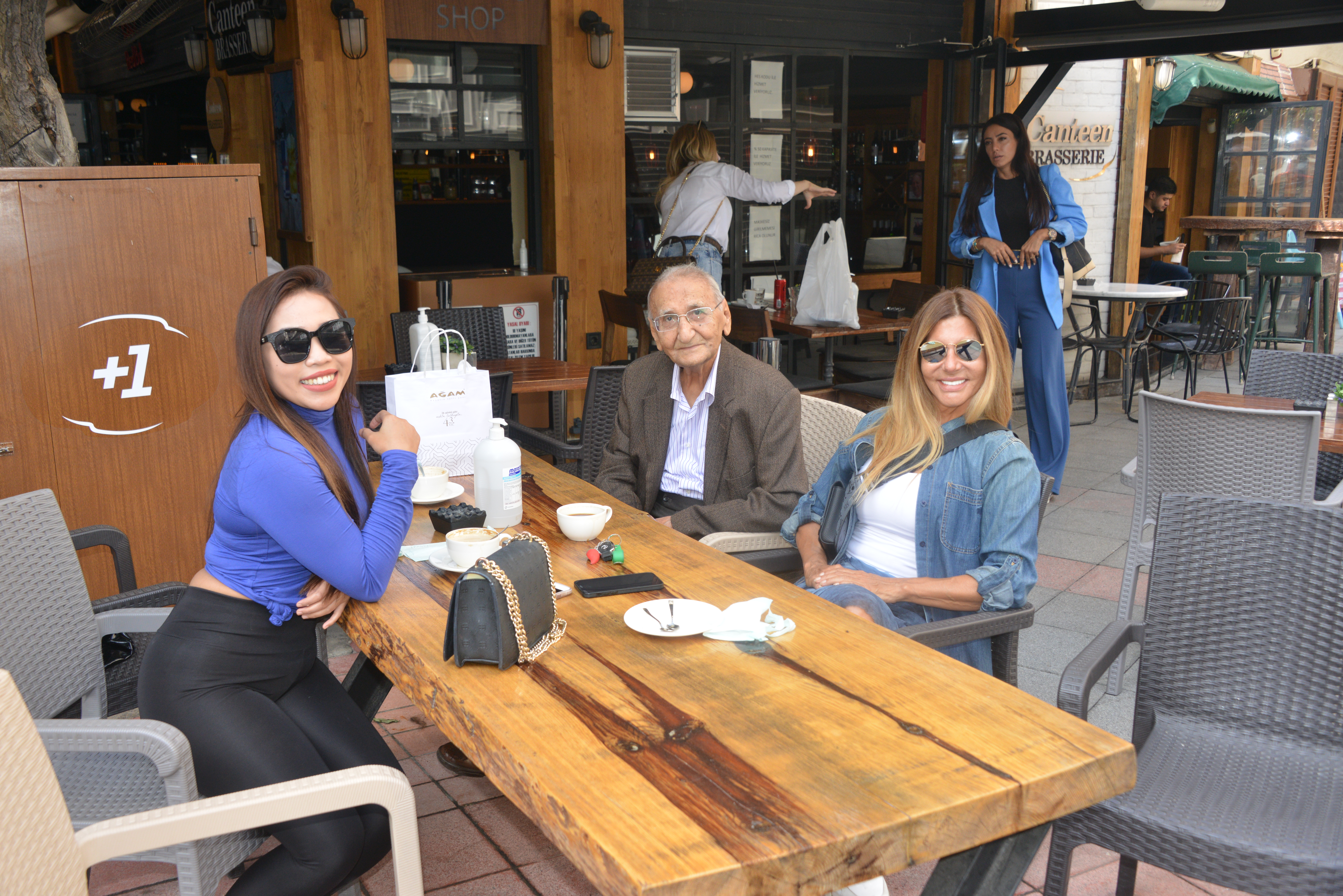  Hüseyin Başak, Yonca Başak ve Komang Eti Santiari 