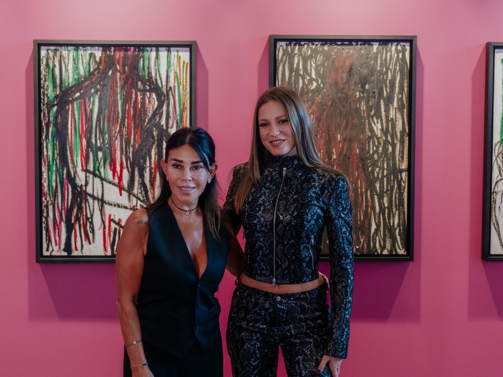 Suzan Sabancı ve Serenay Sarıkaya Contemporary Istanbulu Ziyaret Etti