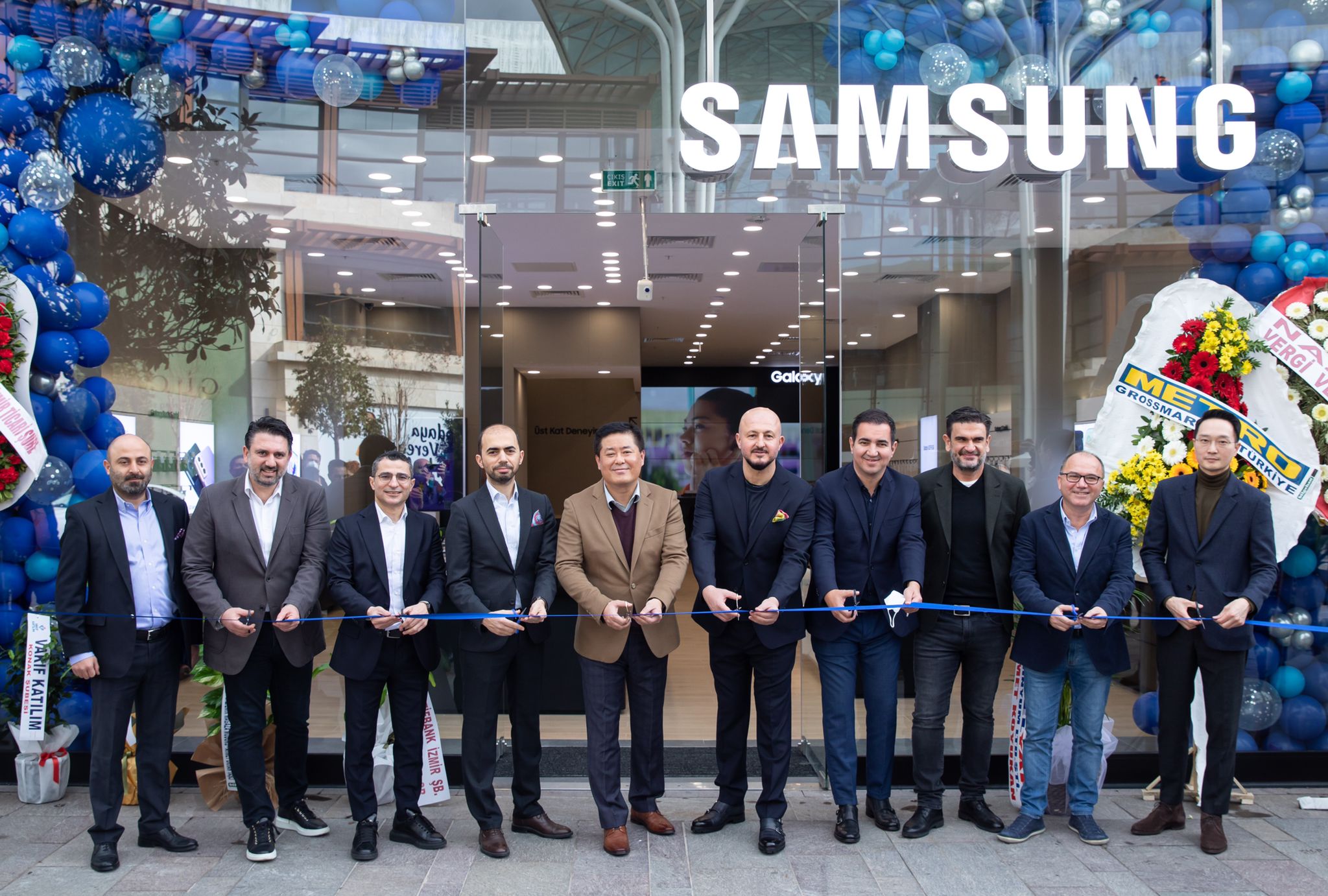 SAMSUNG’UN ÖZEL KONSEPTLİ MOBİL DENEYİM MAĞAZASI İSTİNYEPARK İZMİR’DE AÇILDI