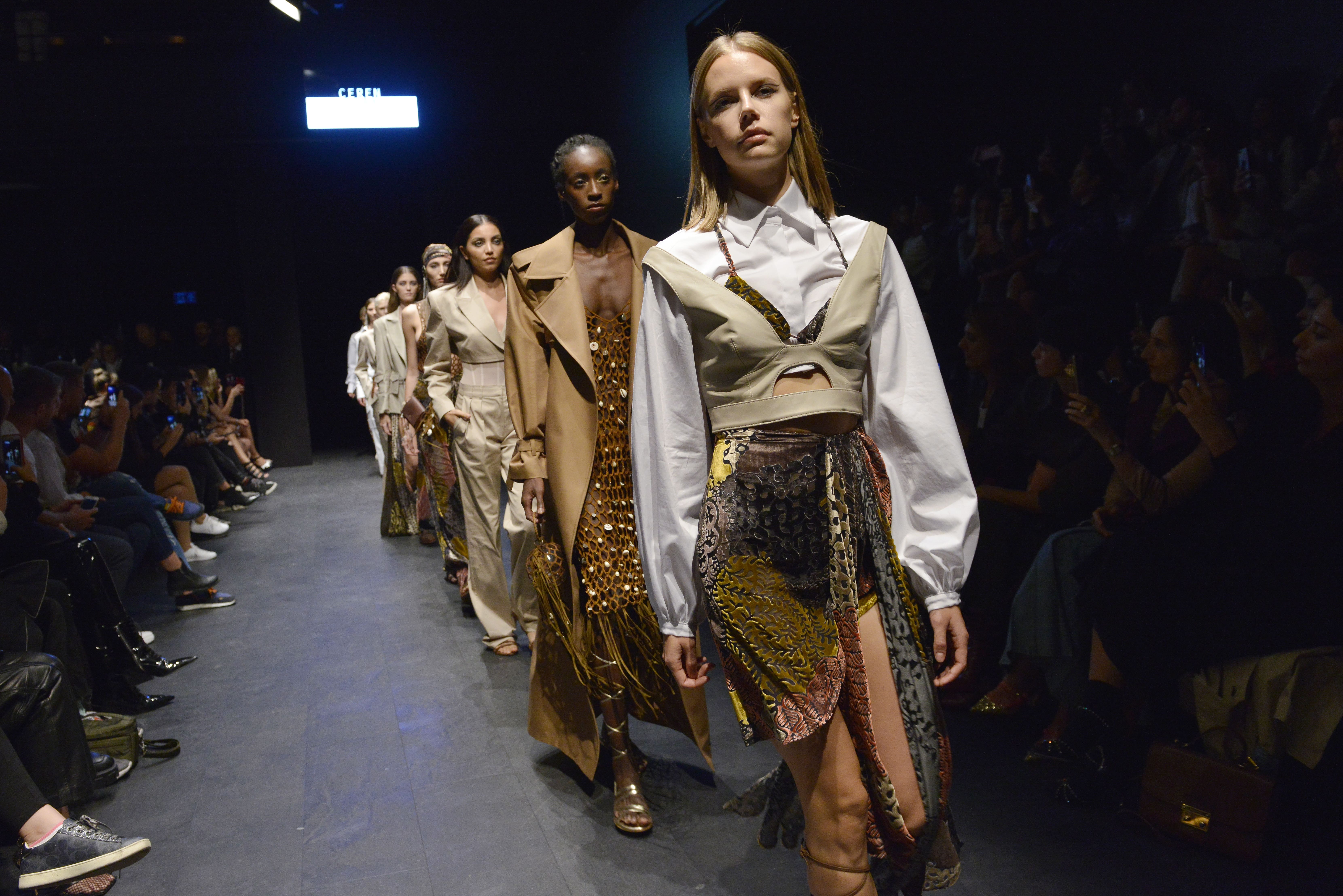 Ceren Ocak İlkbahar/Yaz 2020 koleksiyonunu, Mercedes-Benz Fashion Week Istanbul kapsamında 9 Ekim Çarşamba günü saat 18:30’da Zorlu Performans Sanatları Merkezi’nde sundu.