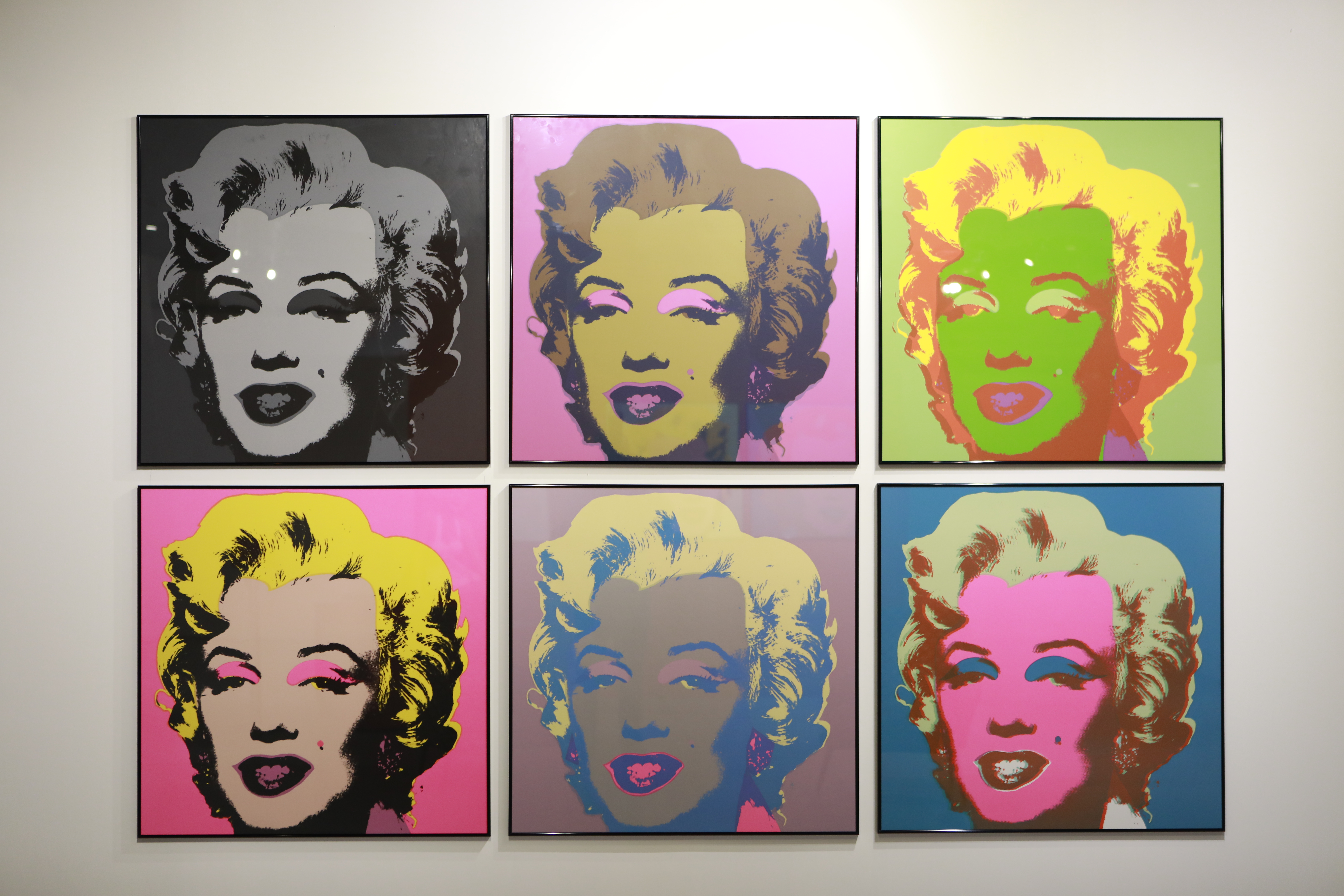 Andy Warhol Sergisinin Renkli Partisine Yoğun İlgi