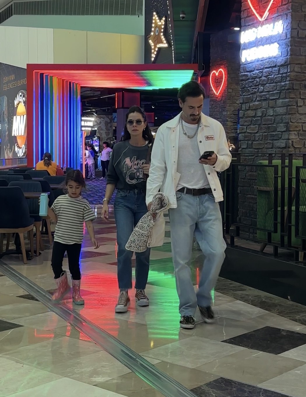 ÖZGE ÖZPİRİNÇCİ - BURAK YAMANTÜRK