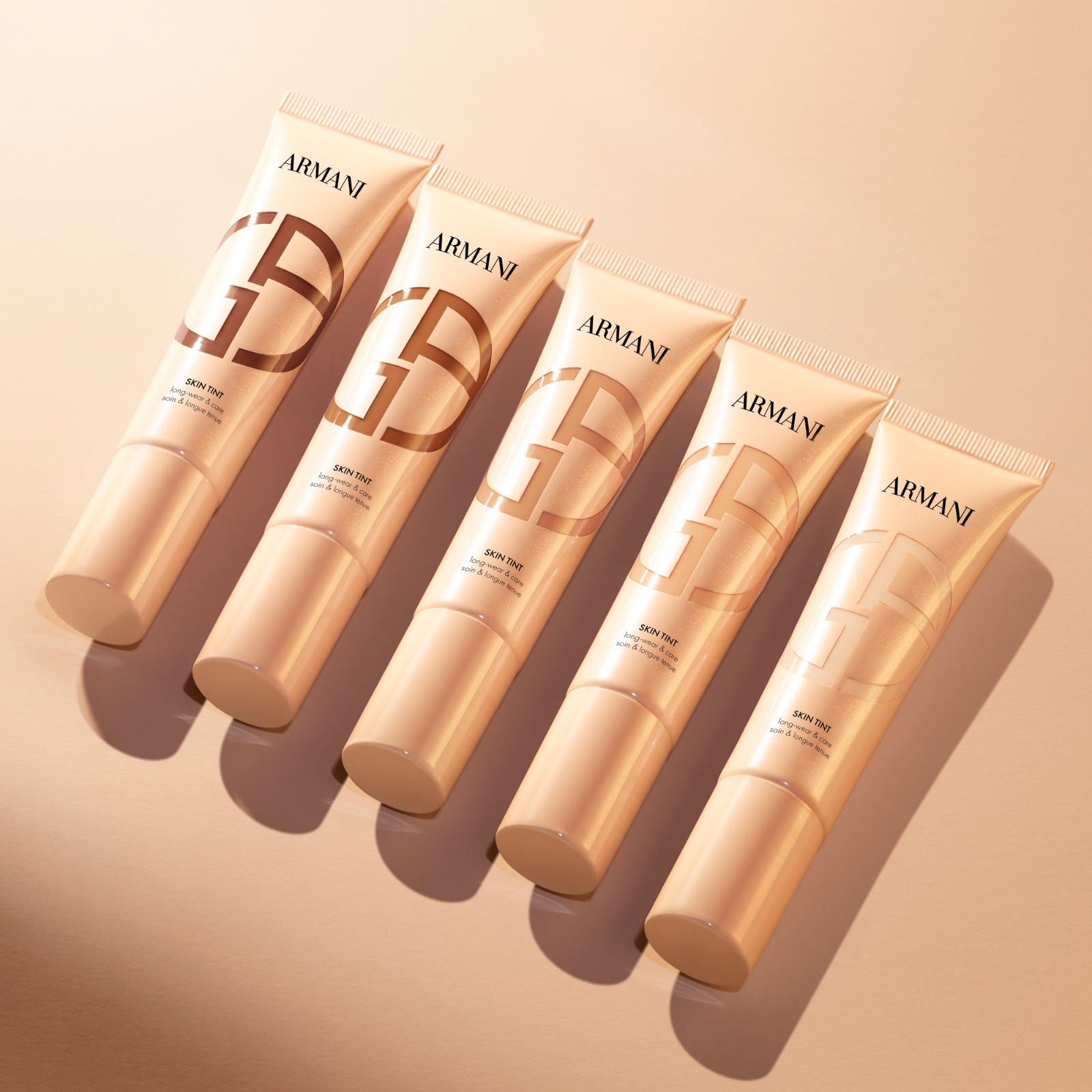 Armani Beauty Skin Tinti tanıtıyor.  Günün her anında, gün batımı ışıltısı!